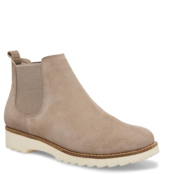 Blondo Roman Waterproof Suede Lug Sole Chelsea Boot - Picture 1 of 9